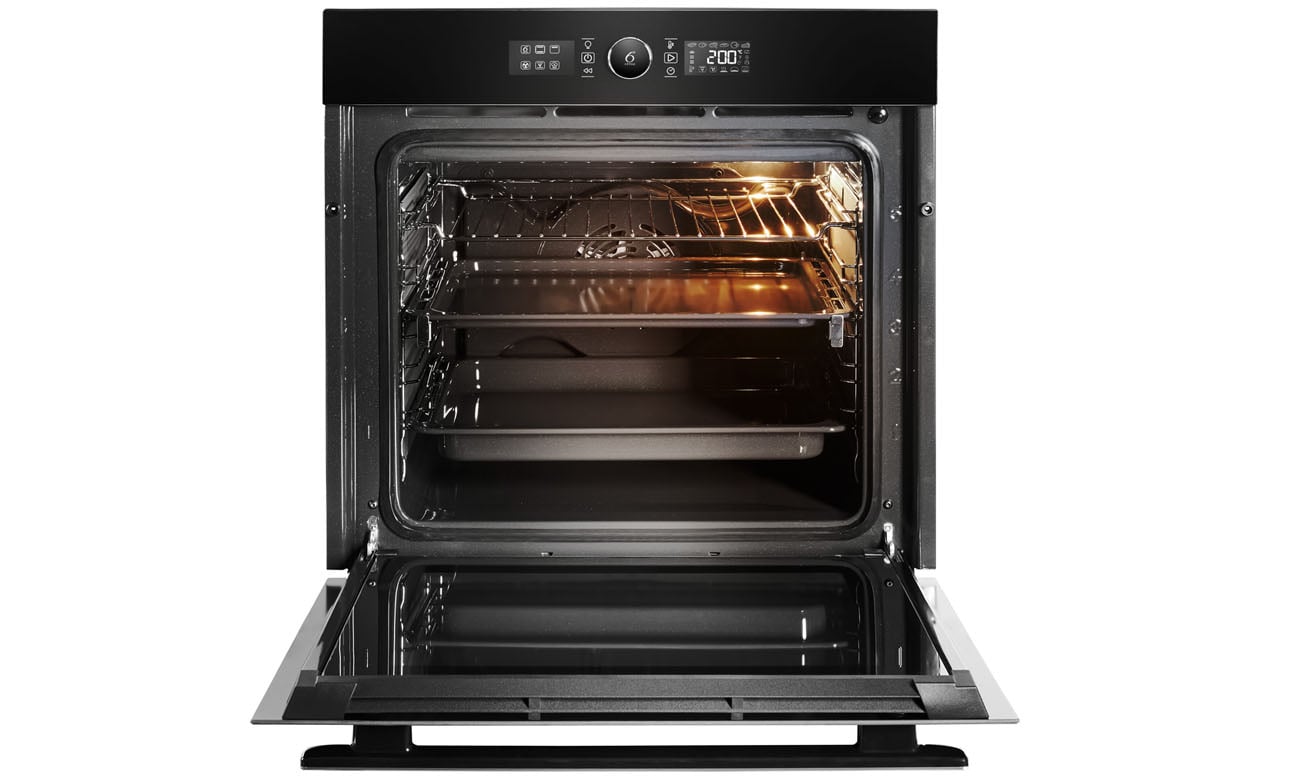 Szybkie nagrzewanie się piekarnika oraz równomierny obieg powietrza, dzięki technologii Ready2Cook oraz Cook3w piekarniku Whirlpool AKZ96240NB