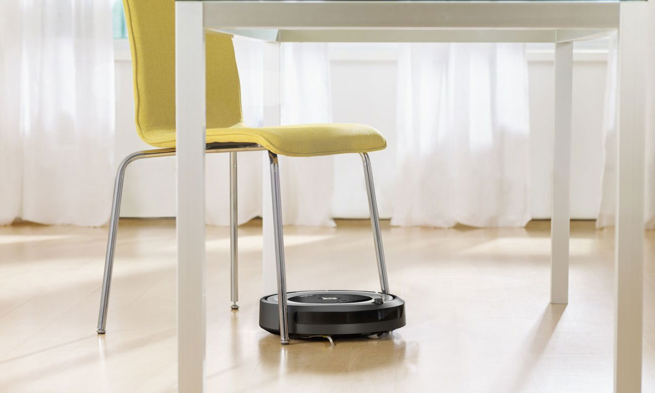 iRobot Roomba 615 sprząta przy krawędziach i w narożnikach