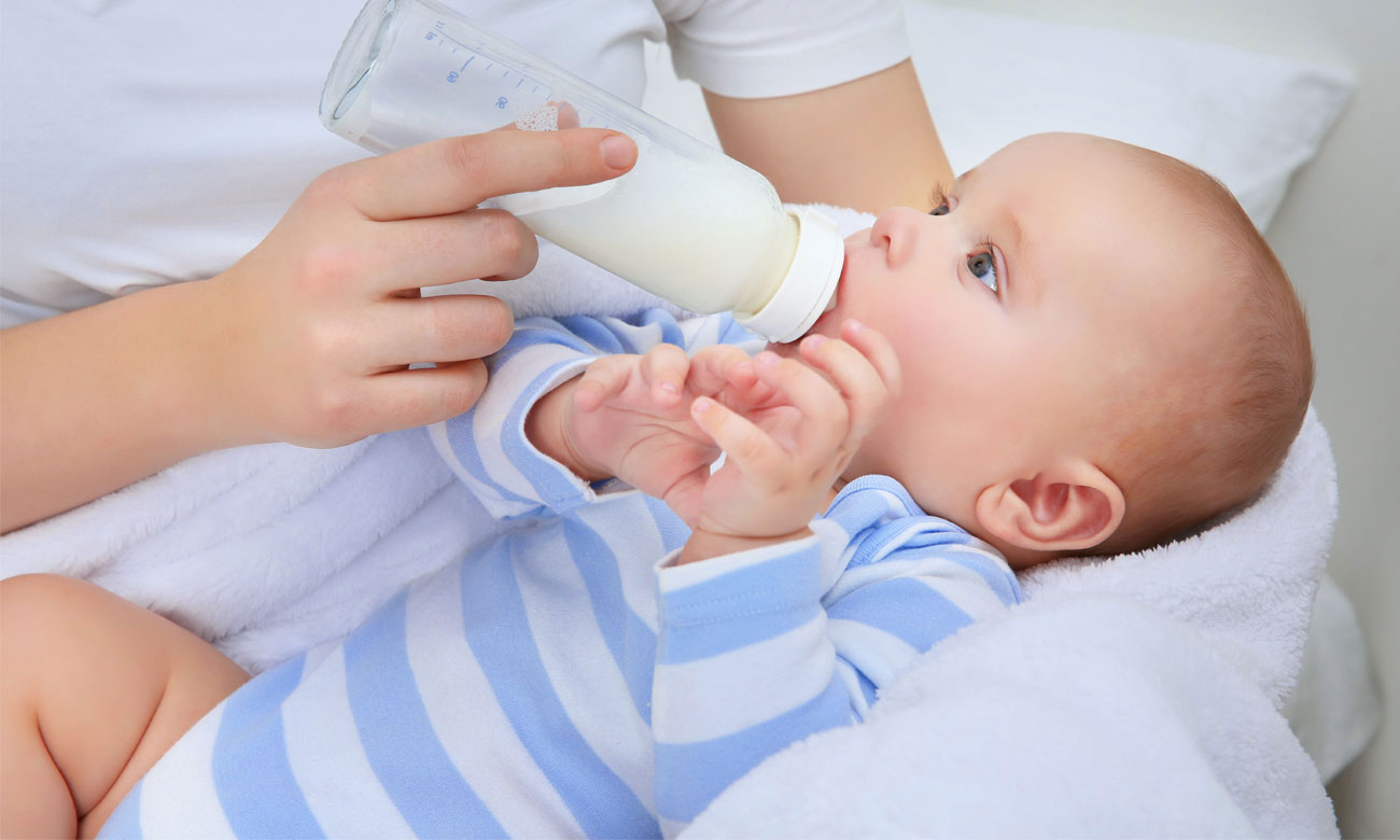 Wygodne karmienie dziecka z poduszką Ceba Baby Cebuszka Physio