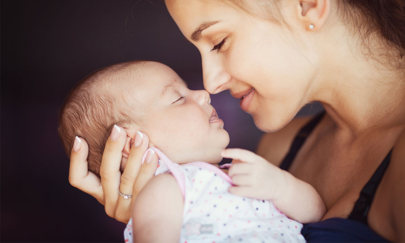 Wygodne karmienie dziecka z poduszką Ceba Baby Cebuszka Physio