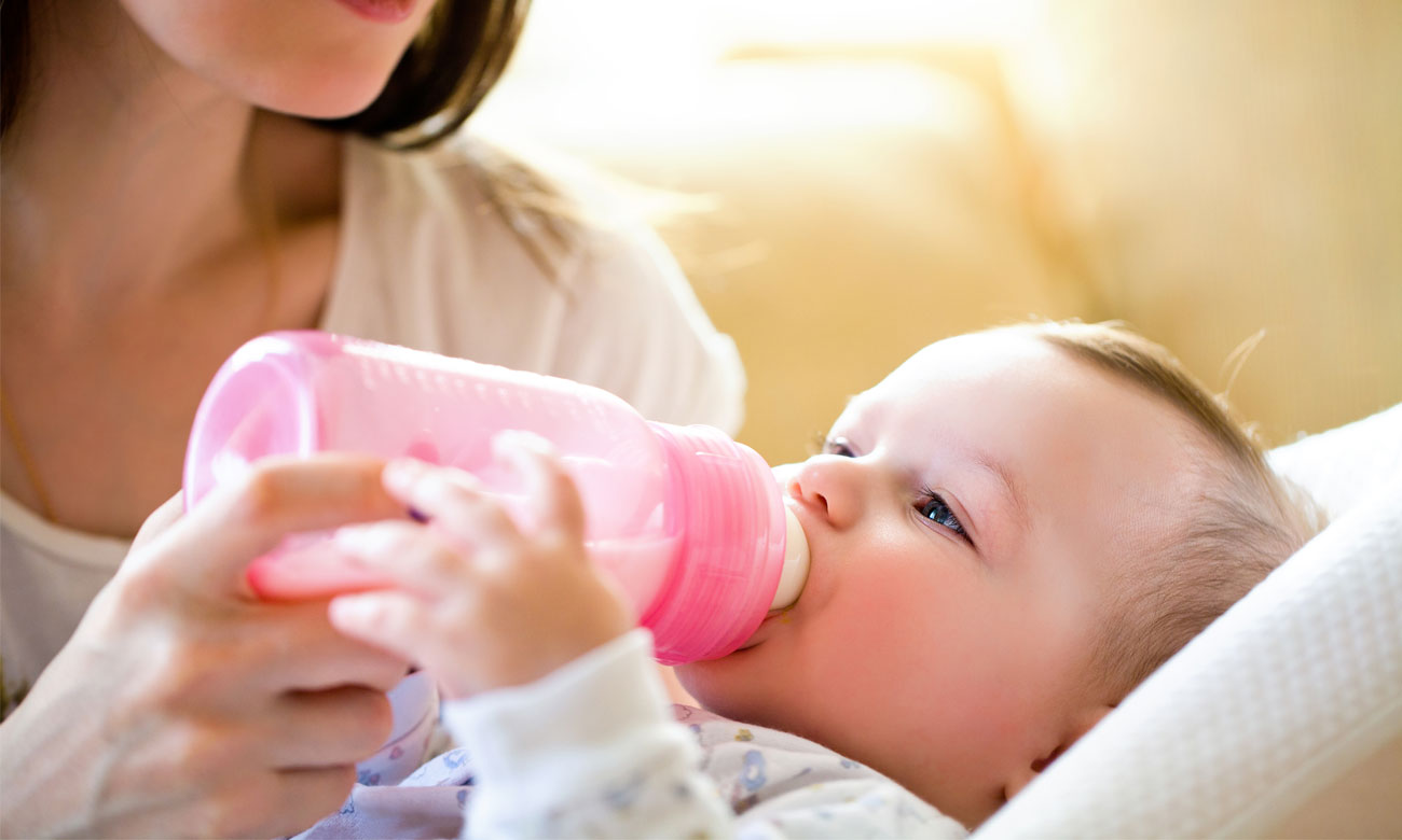 Wygodne karmienie dziecka z poduszką Ceba Baby Cebuszka Physio