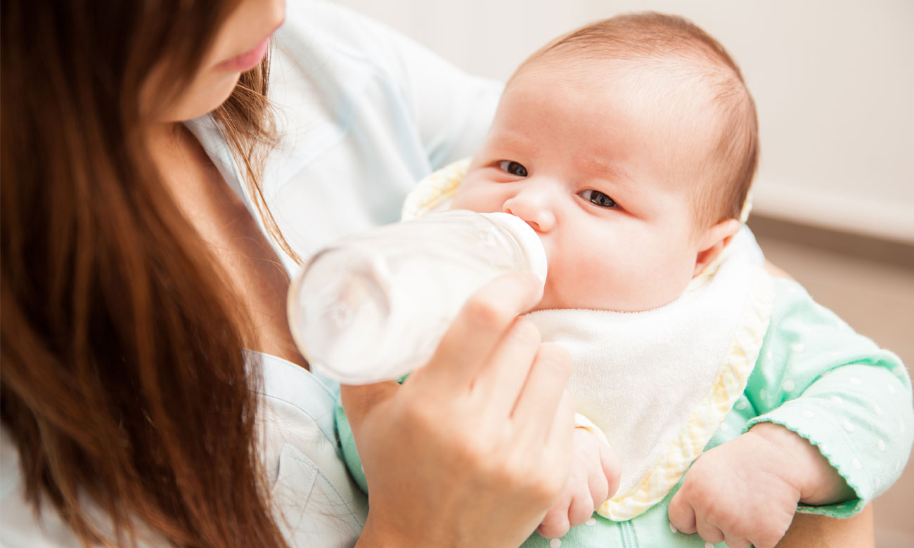 Wygodne karmienie dziecka z poduszką Ceba Baby Cebuszka Physio