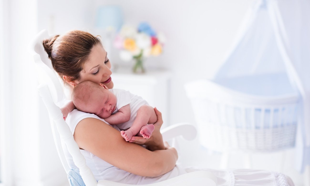 duży zestaw pampersów na miesiąc