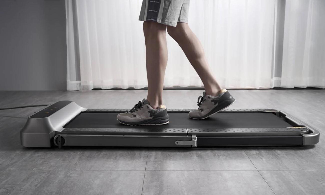 Kontrola prędkości stopą w bieżni Kingsmith WalkingPad R2