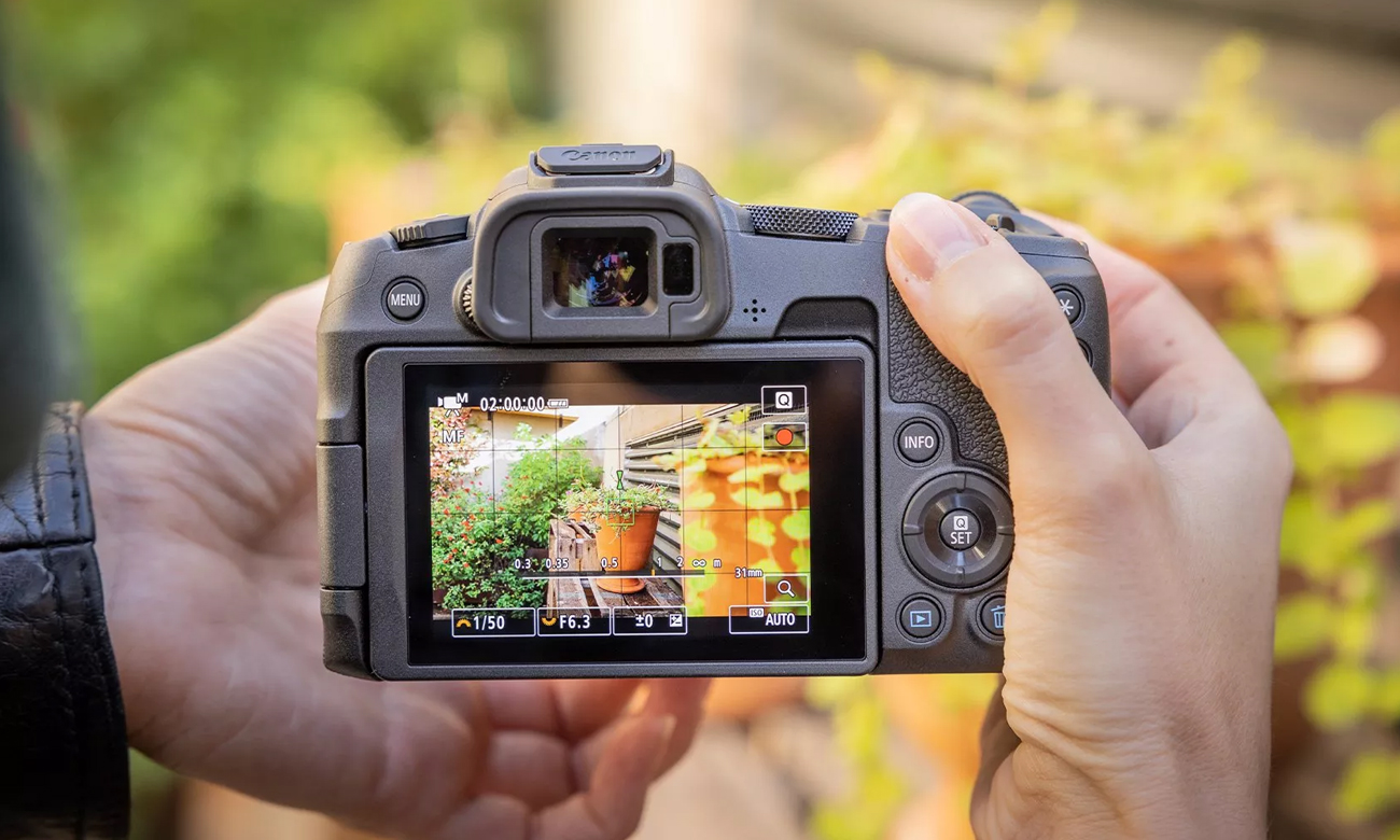 Бездзеркальна камера Canon EOS R8