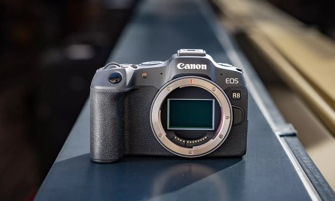 Параметри бездзеркальної камери Canon EOS R8