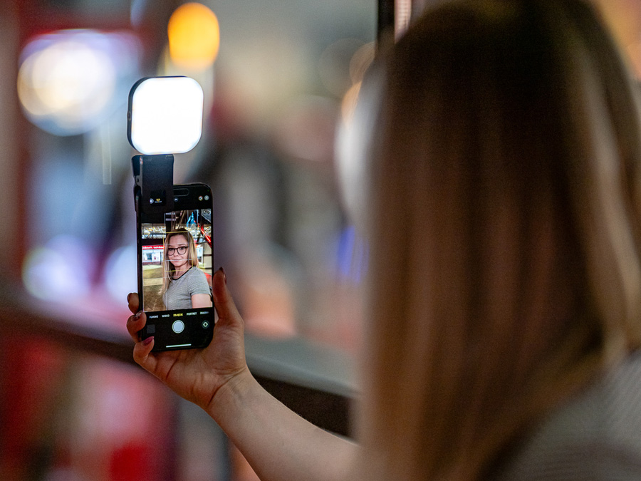 Lampka LED Newell Sunny do smartfona