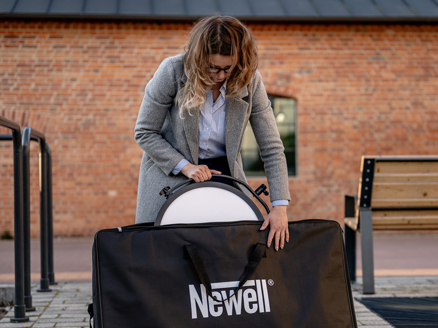 Zestaw Newell lampa LED Air Artha i statyw oświetleniowy Talos