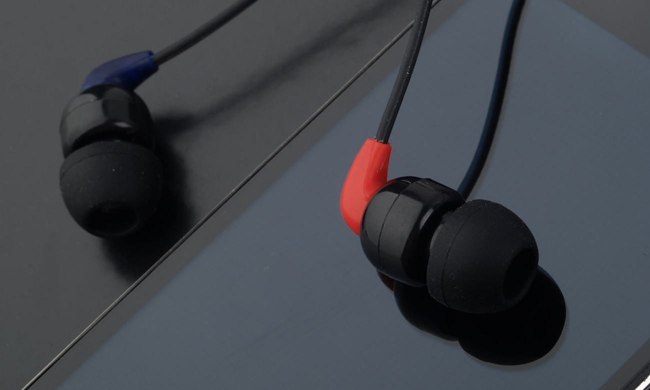 Konstrukcja słuchawek douszne SoundMagic ES10
