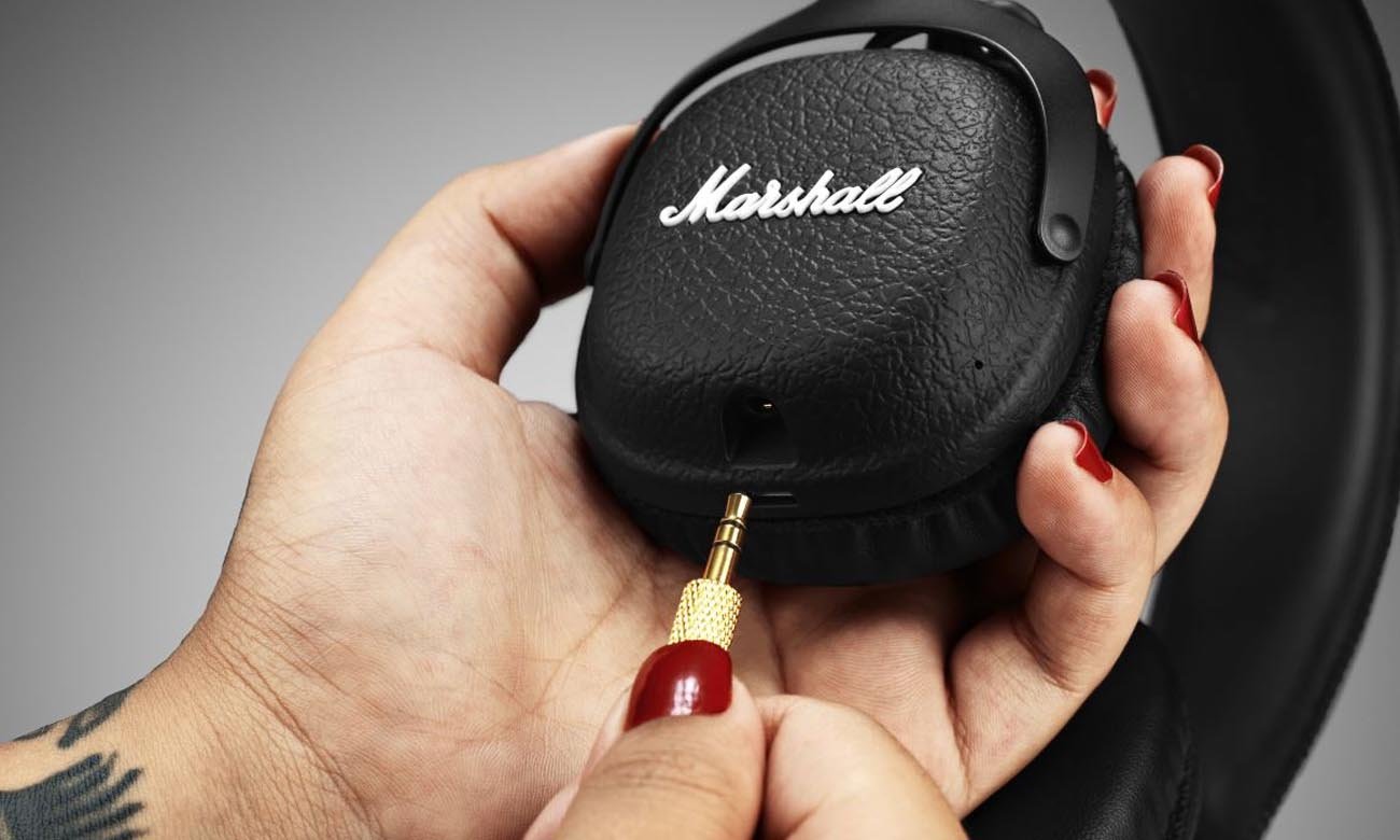 Odpinany, dwustronny kabel w słuchawkach Marshall Mid Black BT