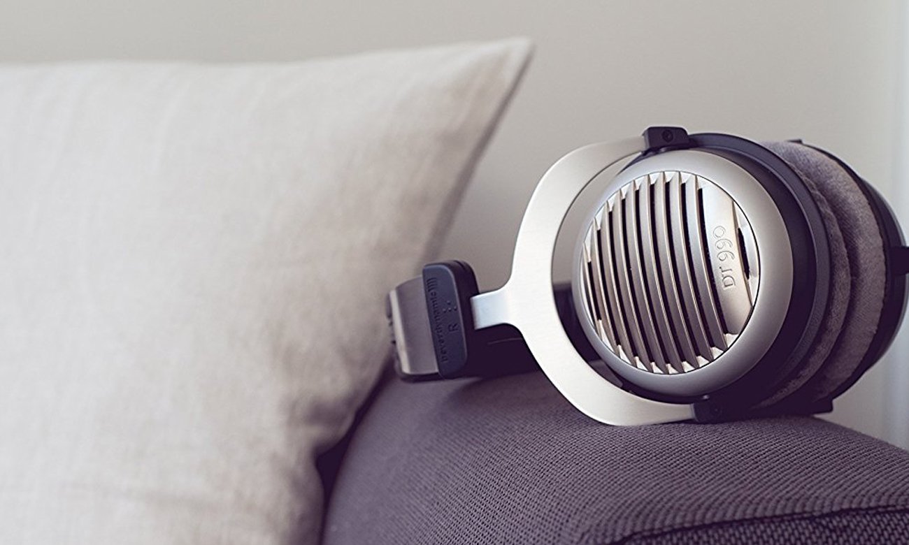 Precyzyjny dźwię ze słuchawek Beyerdynamic DT990 Edition