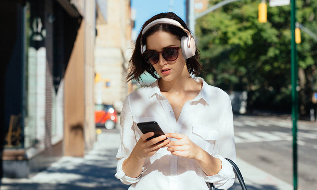 Denon AH-GC25W z łącznością bezprzewodową Bluetooth