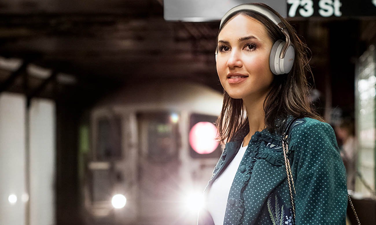 Wygodne i lekkie Słuchawki Denon AH-GC30 z etui i kablem audio w zestawie