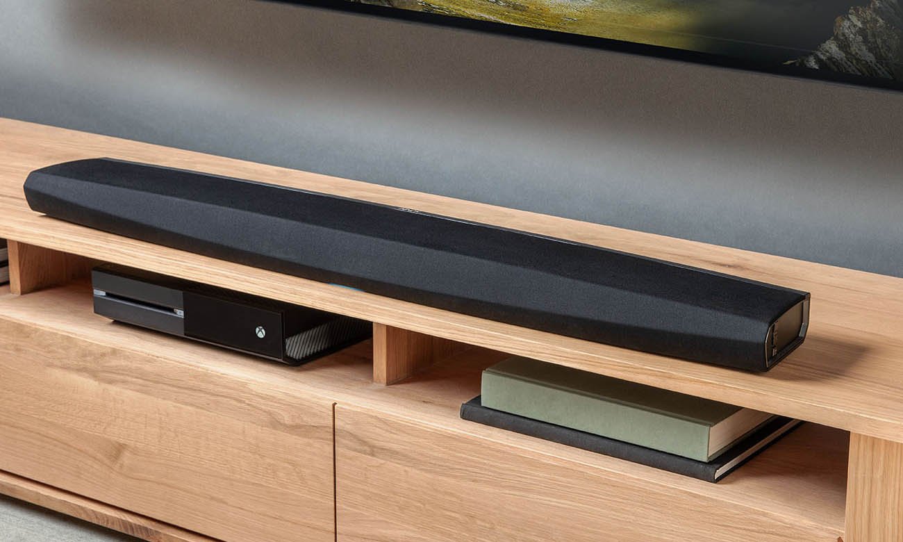 Soundbar Denon DHT-S716H wspólpracuje z asystentami głosowymi Alexa, Siri, Google
