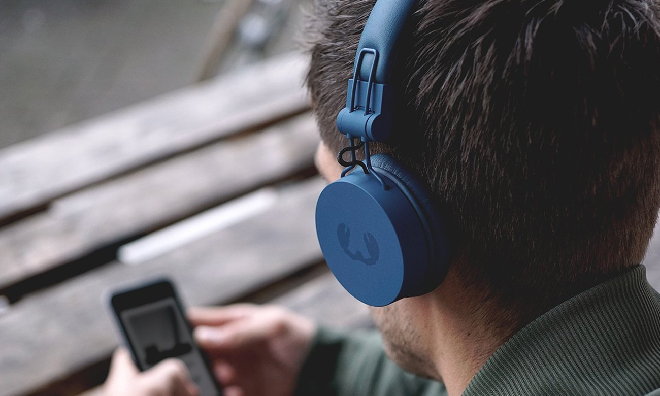 Granatowe słuchawki z Bluetooth Fresh 'n Rebel Caps Indigo
