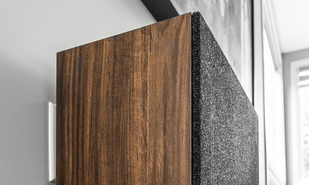 Smukła obudowa subwoofera Jamo S810 Walnut