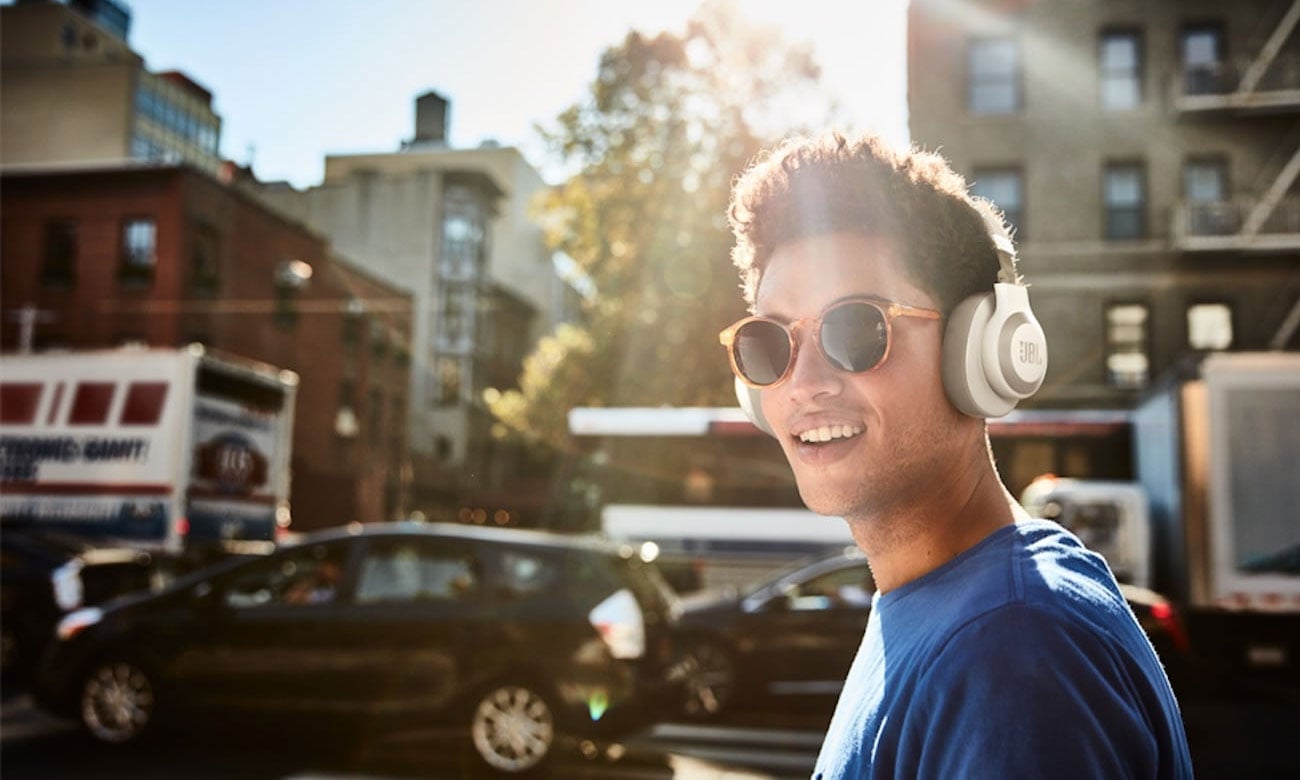 Konstrukcja zamknięta słuchawek JBL E65BT NC