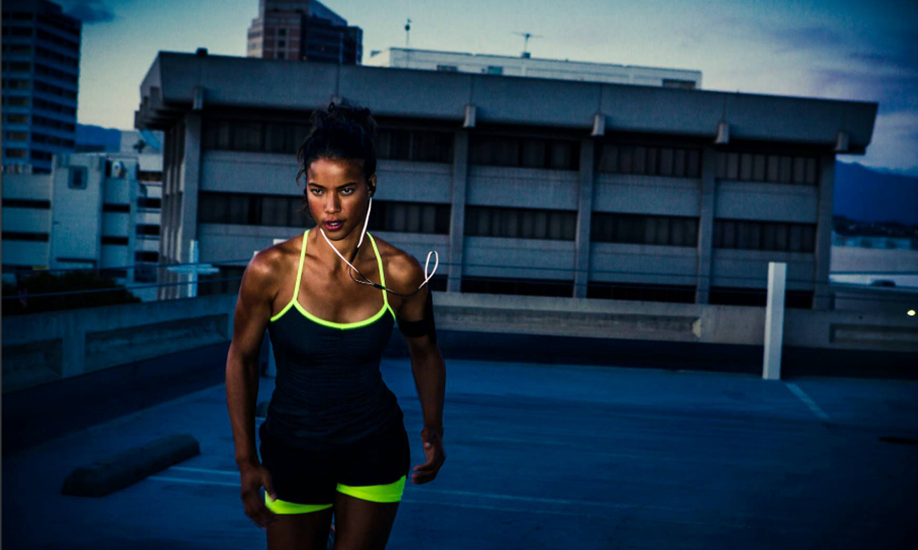 Wysokiej jakości słuchawek JBL Synchros Reflect