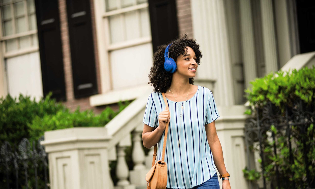 Wygodne słuchawki wokółuszne JBL E55BT 