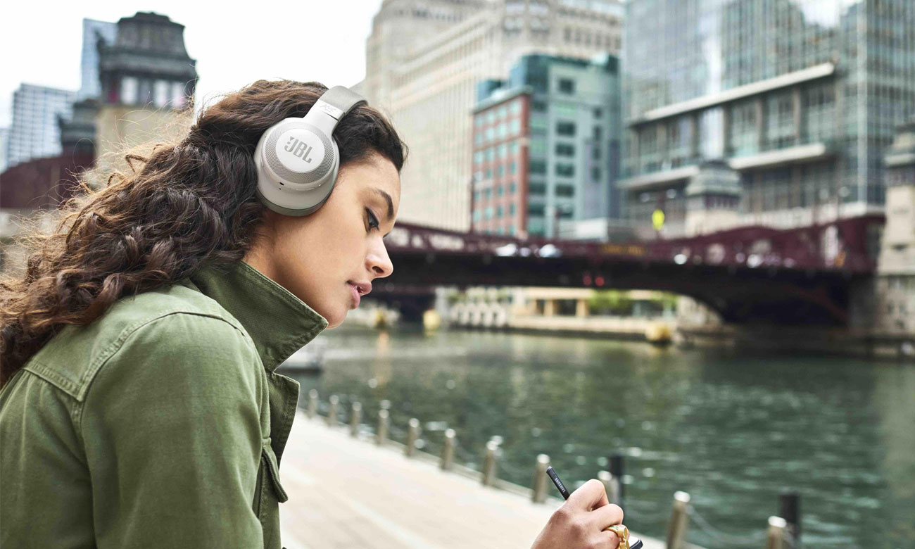 Wygodne słuchawki bezprzewodowe JBL E65BT NC