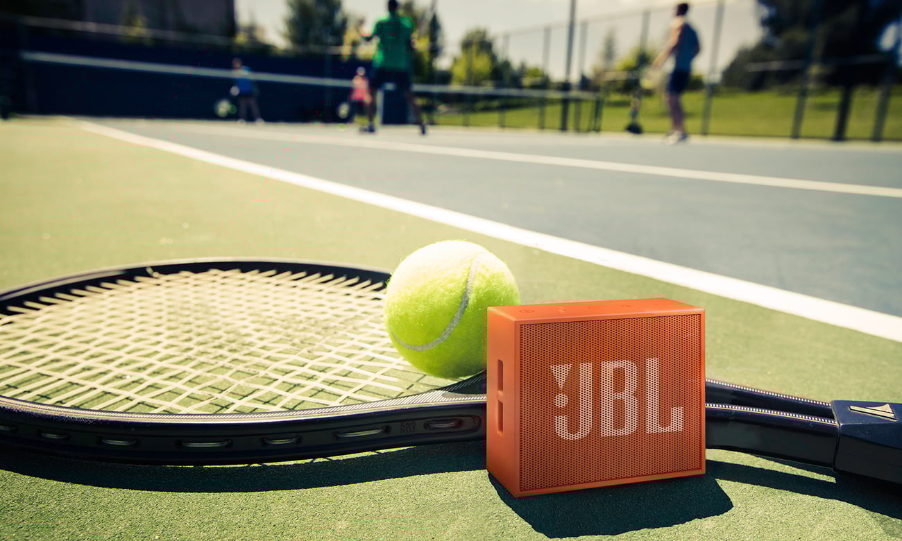 Słuchaj muzyki z głośnika bezprzewodowego JBL GO