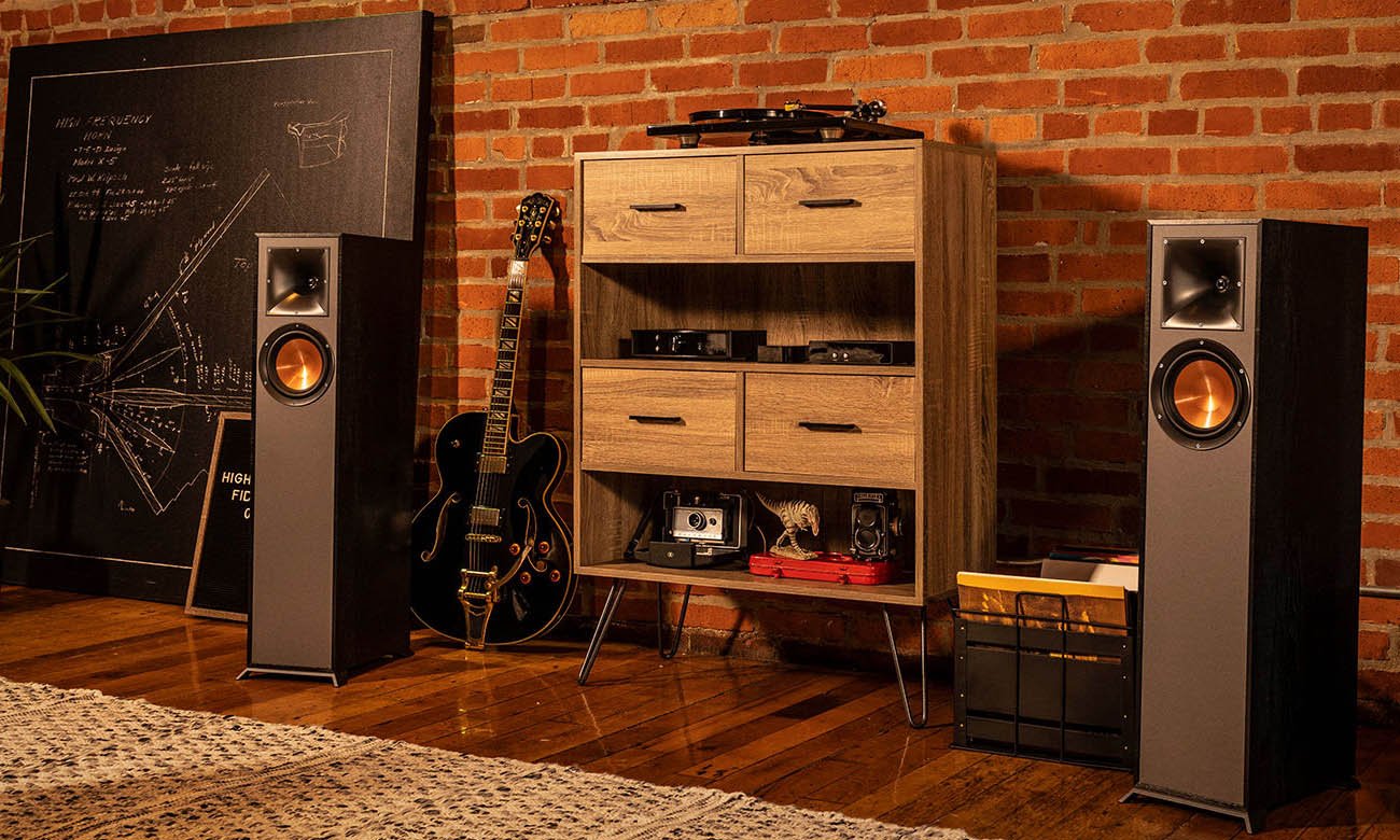 Wytrzymała kontrukcja stylowej kolumny Klipsch R-610F