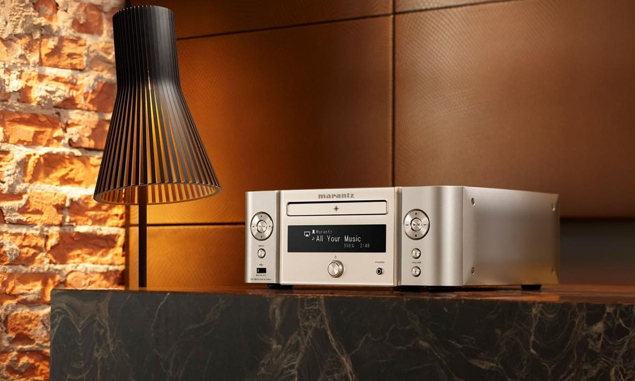 Elegancka mini-wieża Marantz MCR611 z głośnikami Wharfedale DIAMOND 210