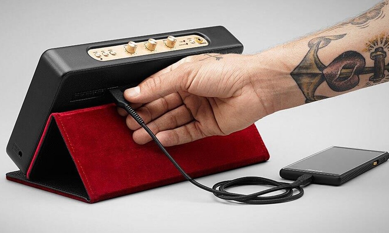 Akumulator i funkcja powerbank w głośniku Marshall STOCKWELLETUIBLK