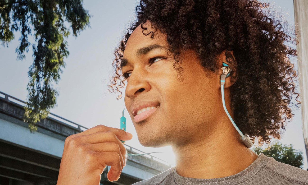 lekkie słuchawki iSport Intensity z bluetooth i nieplączącym się kablem