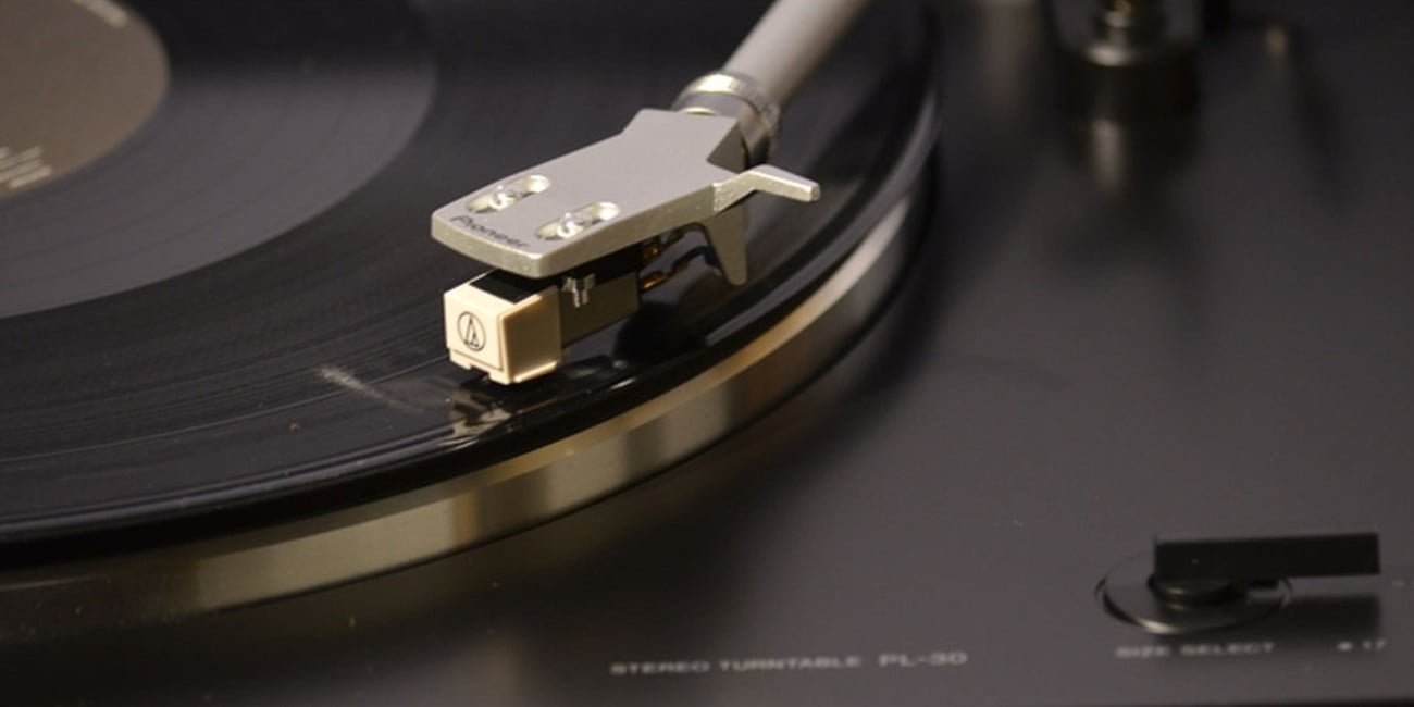 gramofon Pioneer PL30KPL990 posiada wyjście Cinch