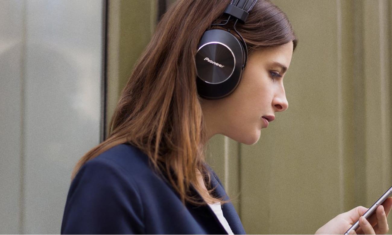 Technologia Bluetooth w słuchawkach Pioneer SE-MS7BT