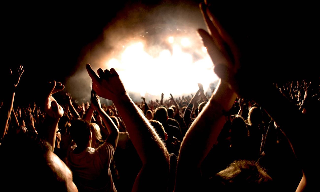 Mocny, czysty dźwięk z zestawem kina domowego Sony BDVE4100