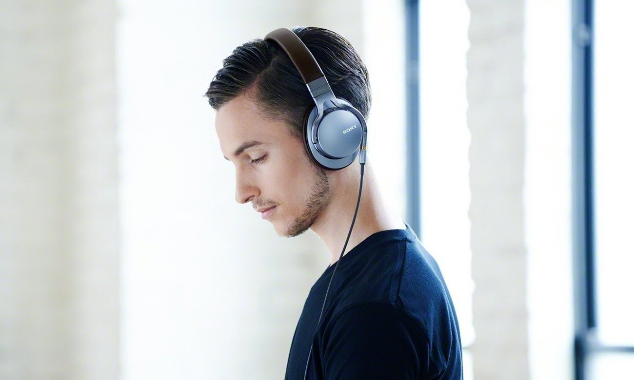 Obracane nauszni w słuchawkach Sony MDR-1A