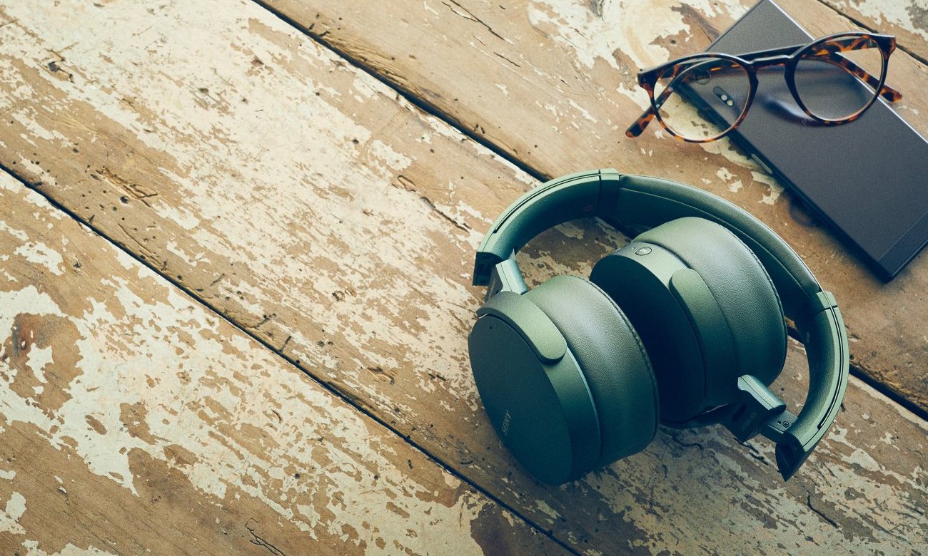 Składana konstrukcja słuchawek nausznych Sony MDR-XB950N1