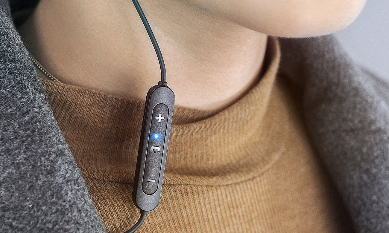 Wygodne słuchawki Bluetooth SoundMagic E10BT z wydajną baterią