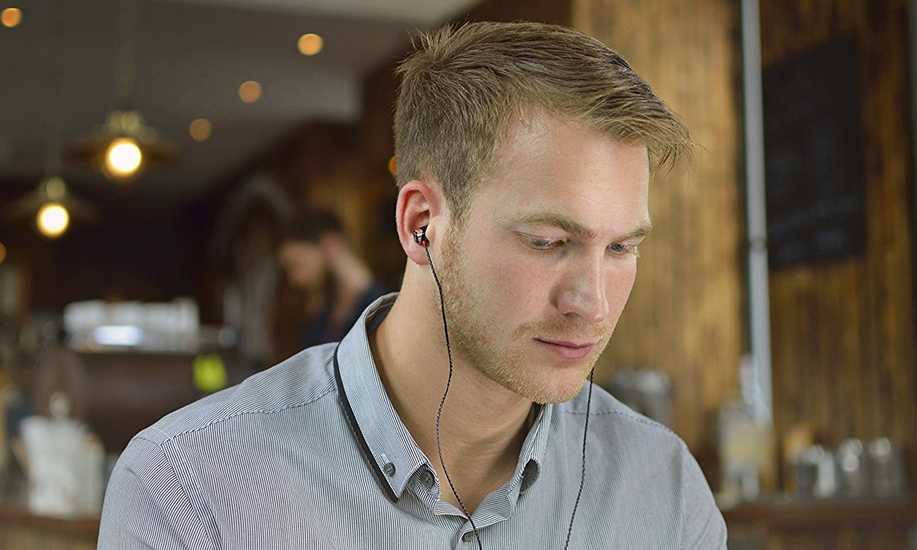 Wygodne słuchawki dokanałowe SoundMagic E10