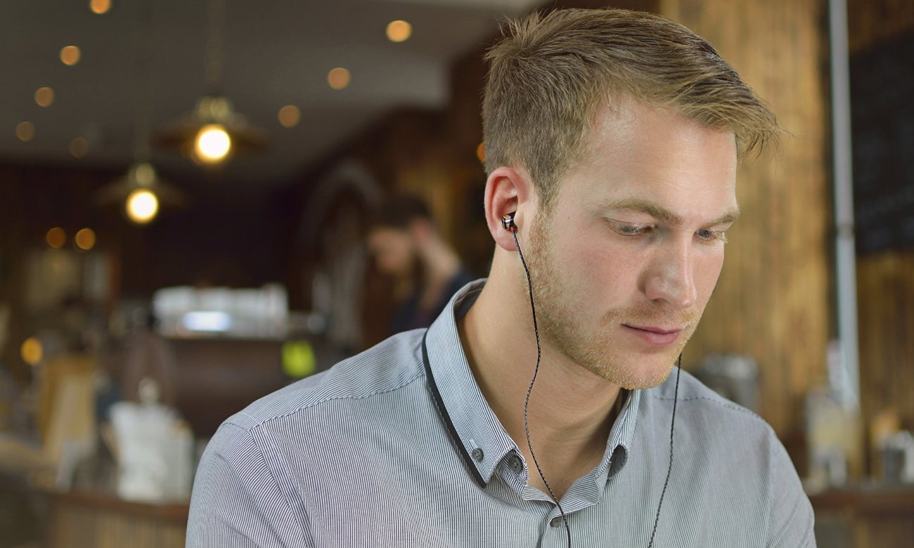 Wygodne słuchawki dokanałowe SoundMagic E50