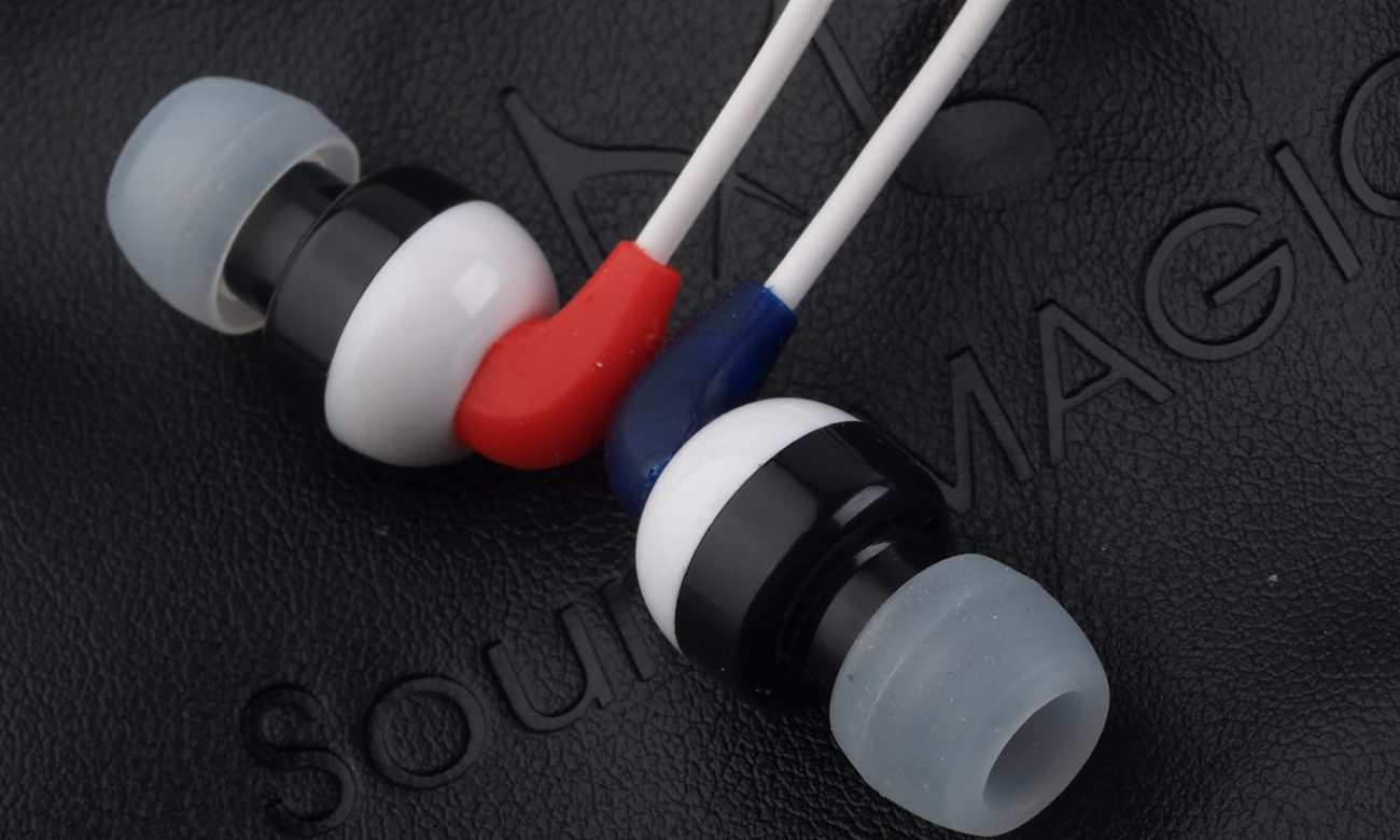Wygodne słuchawki SoundMagic ES10