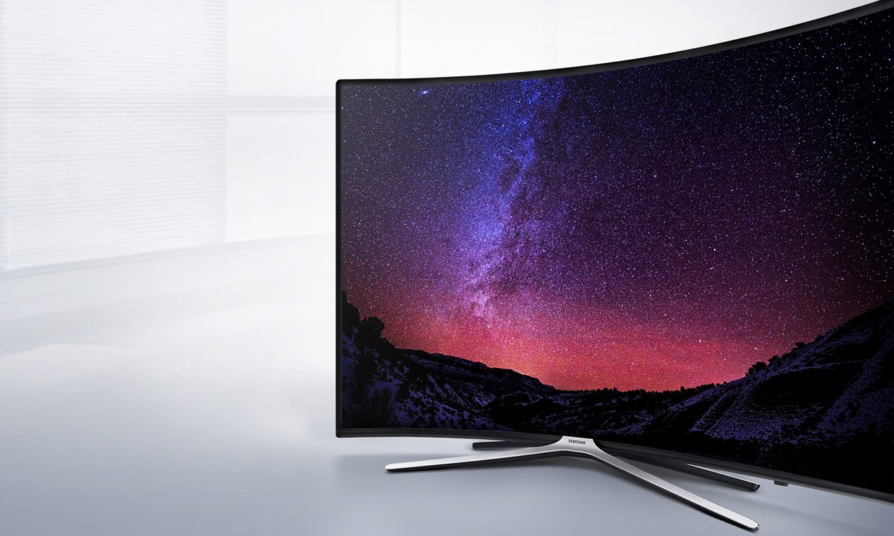 Czarna ramka, metaliczna podstawa telewizora Samsung UE40K6300