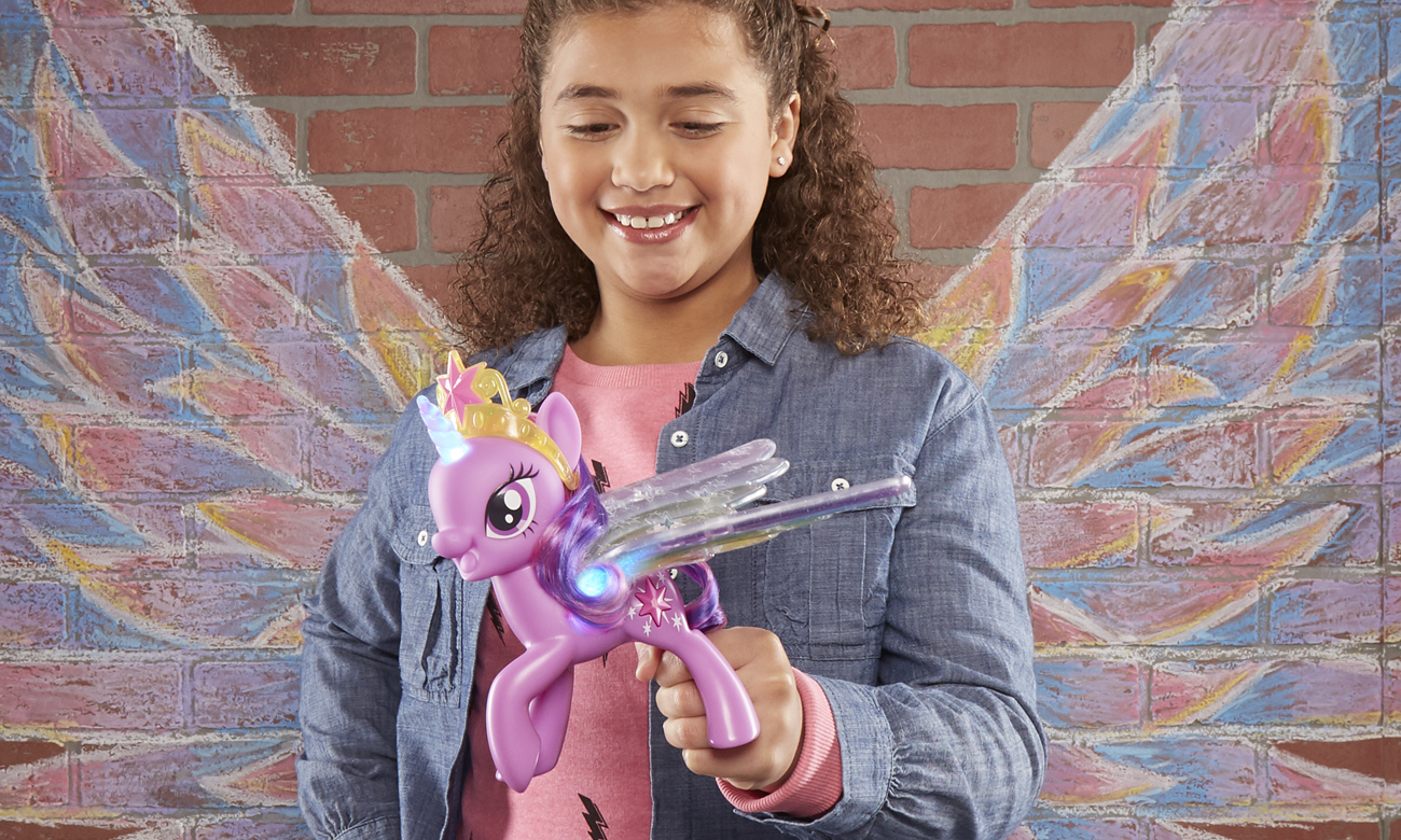 mlp kucyk ze świecącymi skrzydłami