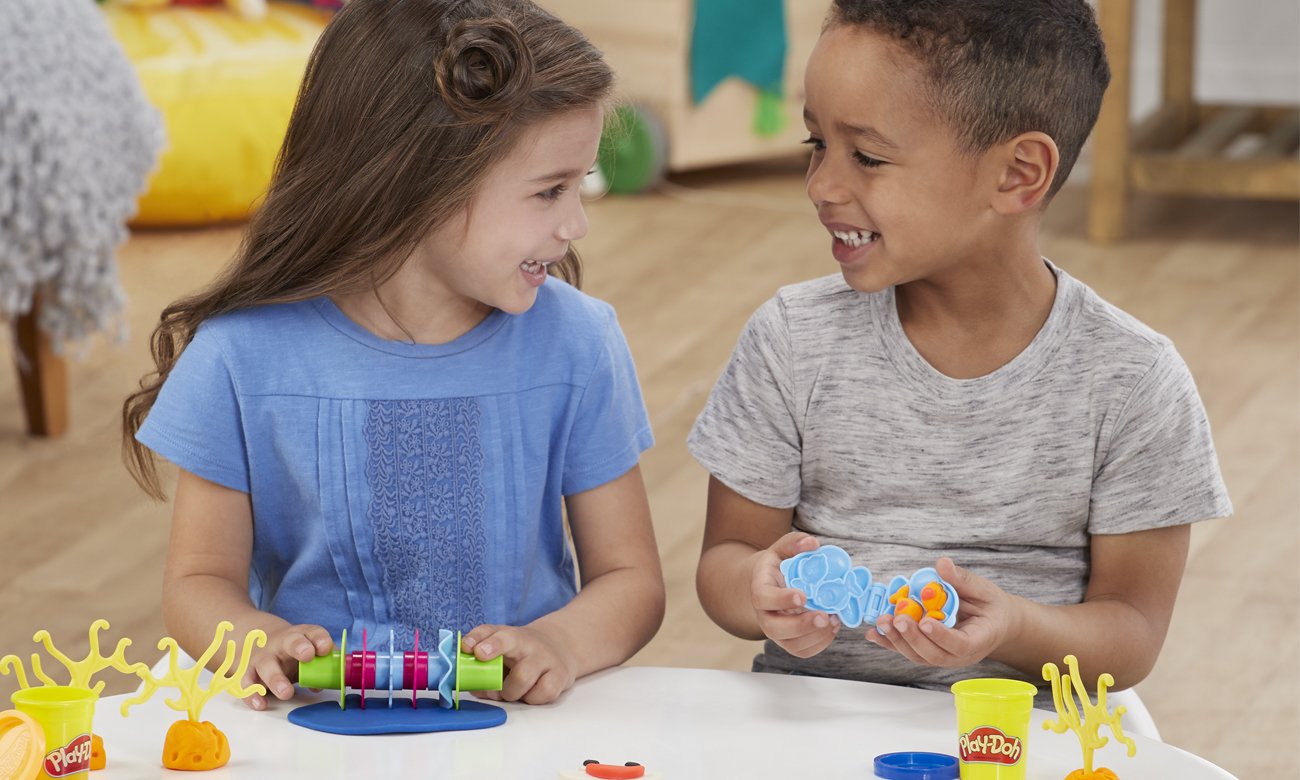 zestaw play doh baby shark rekiny