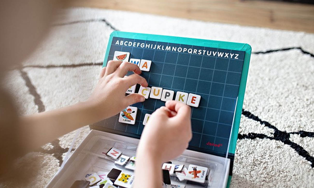 Janod Magnetyczna układanka Alfabet Magnetibook J02712