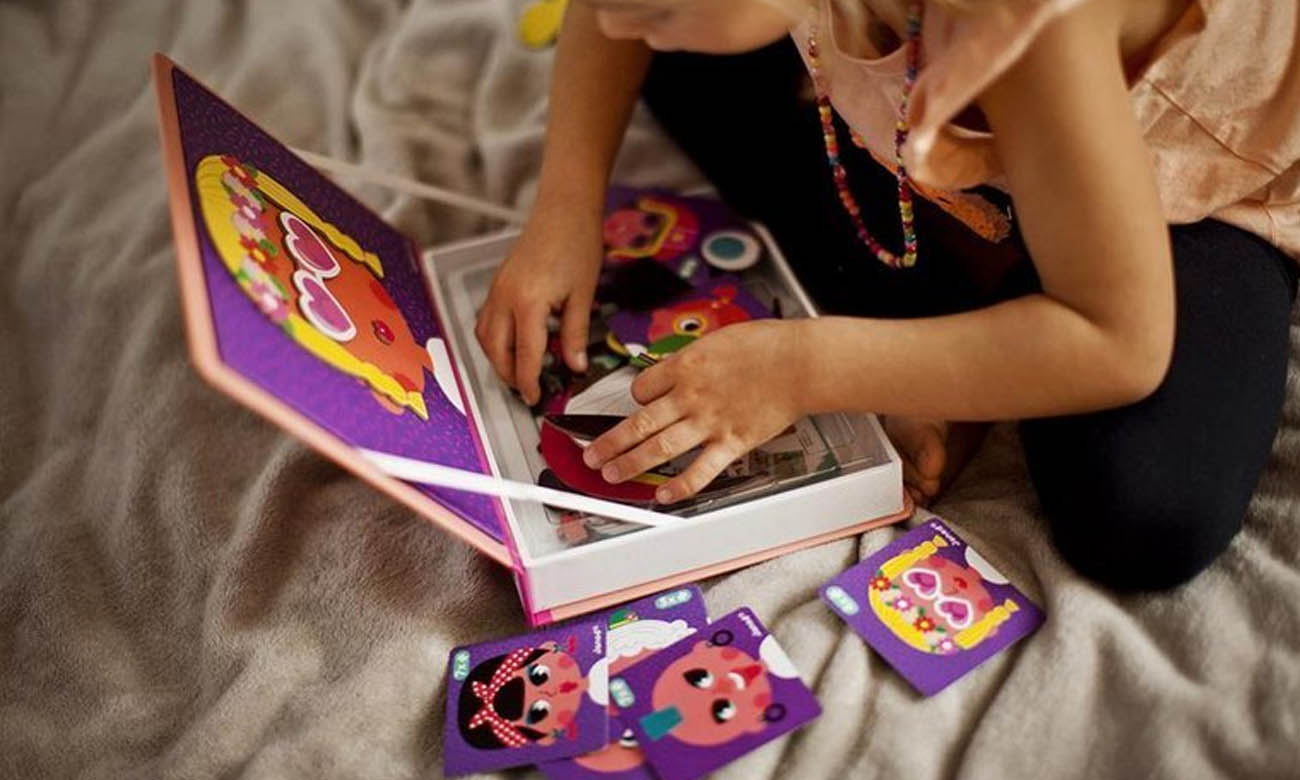 Janod Magnetyczna układanka Śmieszne buzie Dziewczynka Magnetibook J02717