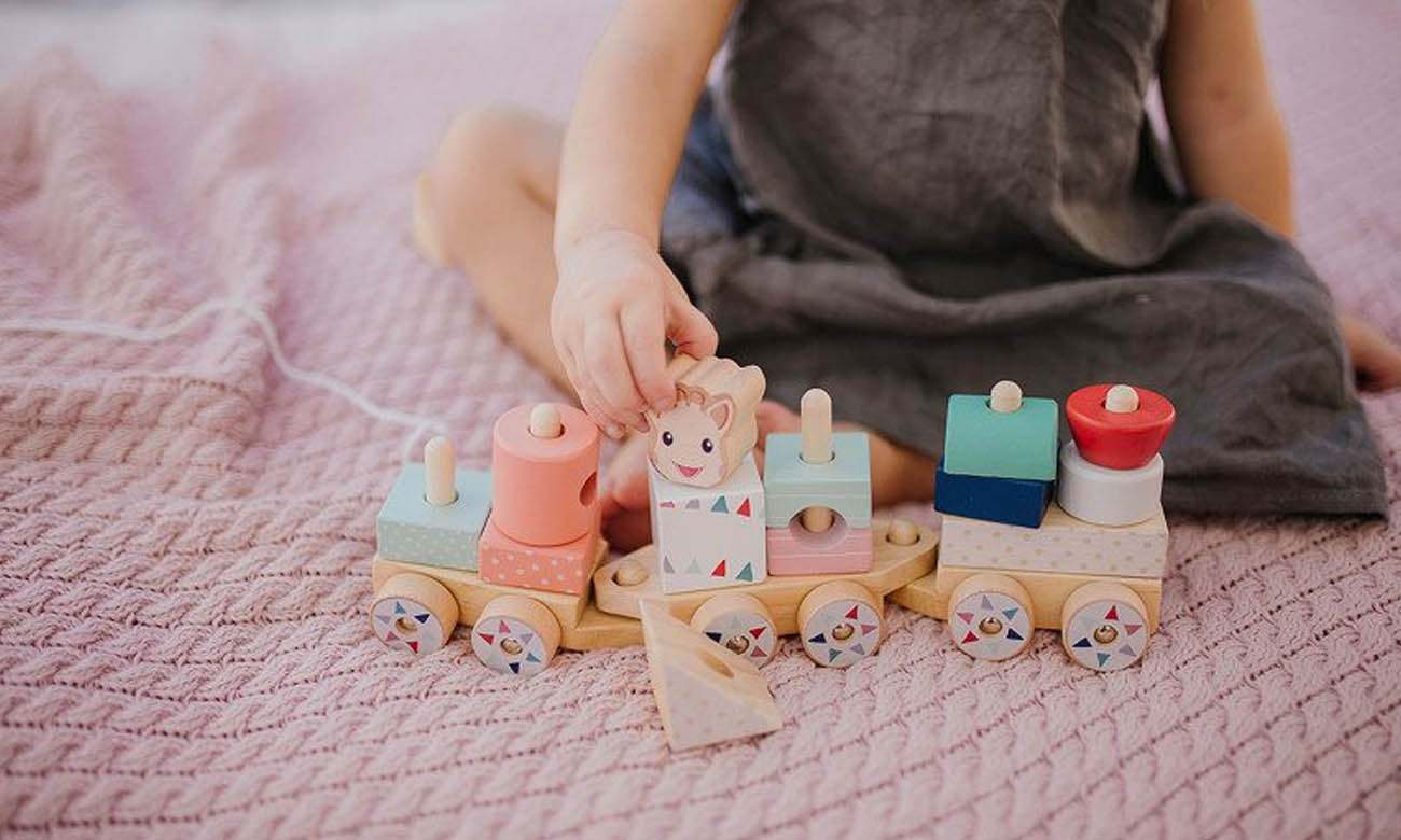 Janod Pociąg z klockami do ciągnięcia Żyrafka Sophie J09506