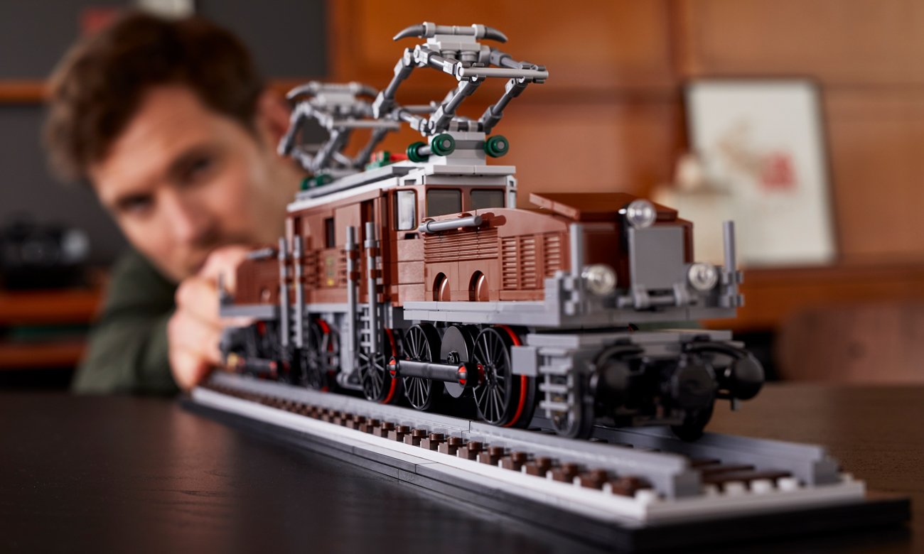 локомотив з кубиків лего
