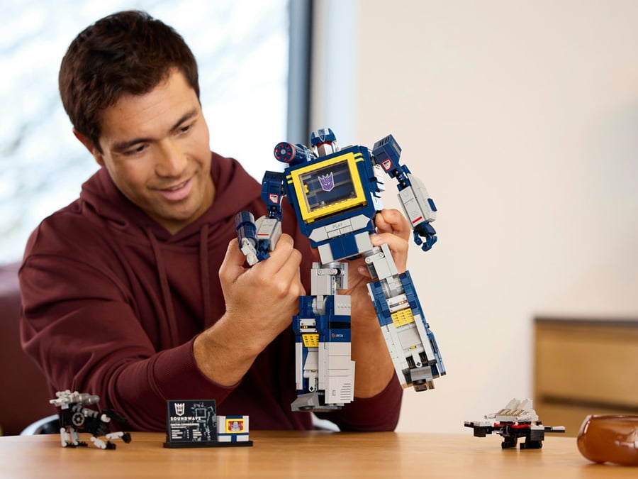 LEGO® Icons Transformers: Soundwave zestaw dla dorosłych