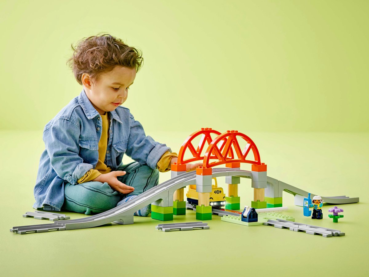 LEGO DUPLO 10426 Eisenbahnbrücke und Schienen