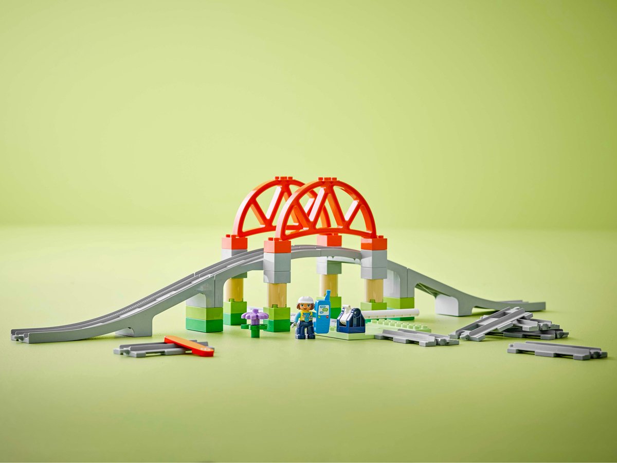 LEGO DUPLO 10426 Eisenbahnbrücke und Schienen