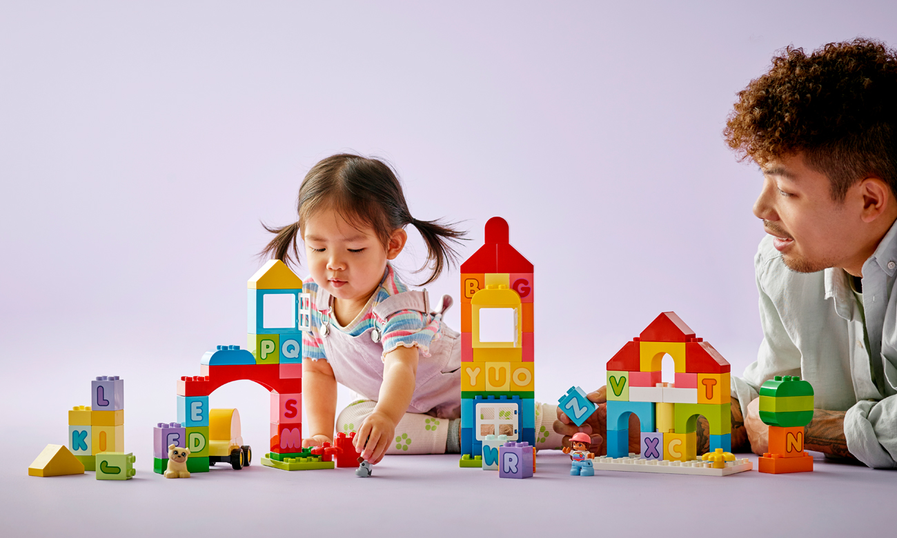 zestaw klocków lego duplo z literkami