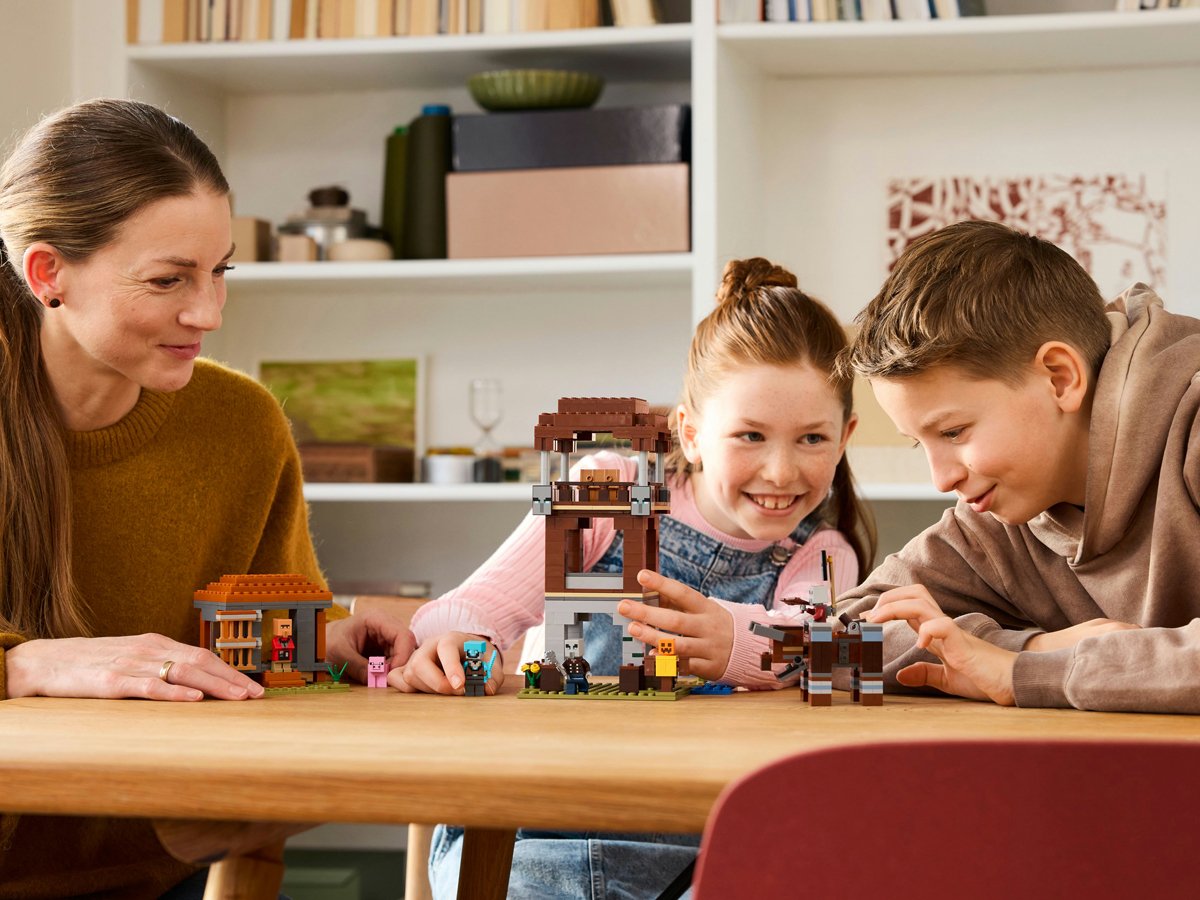 LEGO Minecraft 21278 Kryjówka rozbójników i dewastatorów
